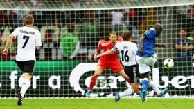 Mario-Balotelli-Jerman-vs-Italia-Euro 2012