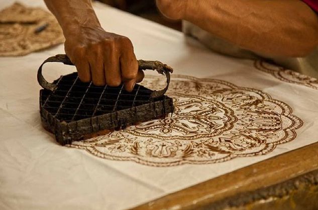 Begini Cara Membedakan Batik Tulis Cap dan Printing 