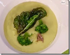 Vellutata con gambi di broccoli, limone e alici