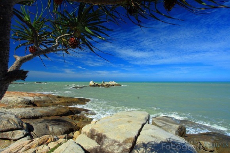 Image result for Ikon Wisata Pantai Tikus di Belitung