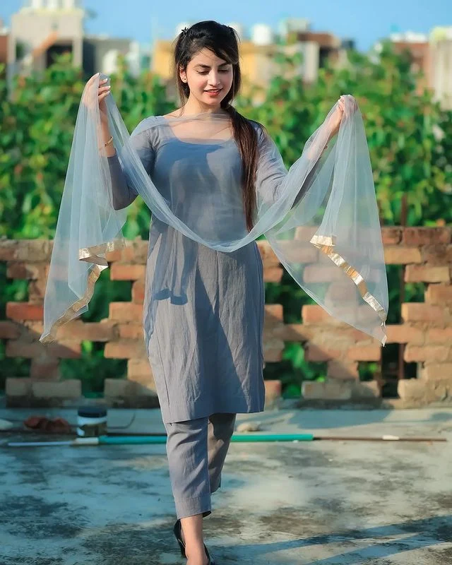 Priyanka Mongia looks stunning in shalwar shoot, Priyanka Mongia Gorgeous looks, Priyanka Mongia hot