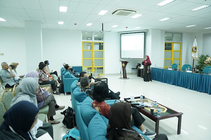 Ketika Panggung Itu Kelas dan Jalan Pulang