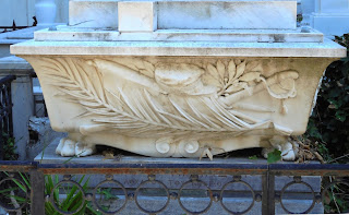 το ταφικό μνημείο του Καρασπύρου στο Α΄ Νεκροταφείο των Αθηνών