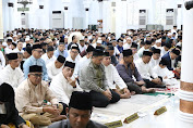Kapolda Aceh Bersama Pejabat Forkopimda Aceh Sholat Ied Di Masjid Raya Baiturrahman