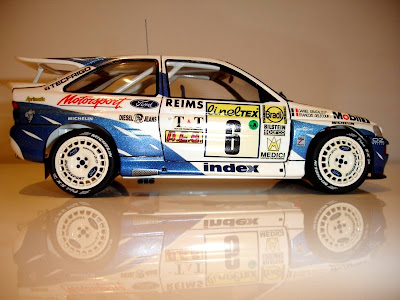  o Ford Escort RS Cosworth 4x4 da Tamiya na escala 1 24 