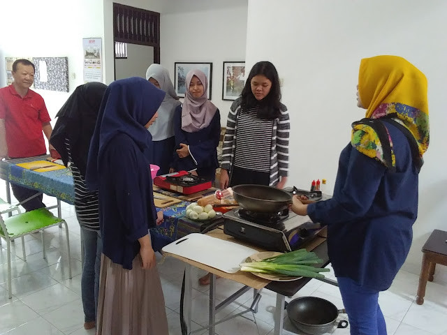 Cooking Class Korea KCC Sejong - TTeok Bok Gi 떡볶이 만들기