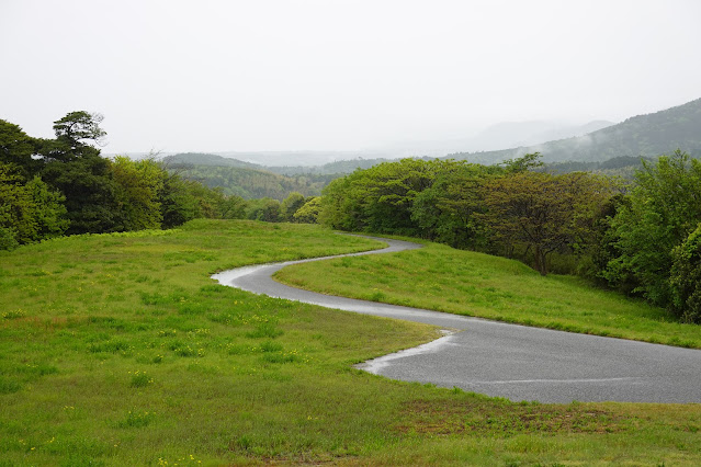 鳥取県西伯郡大山町妻木 鳥取県立むきばんだ史跡公園 遺構展示館裏の遊歩道