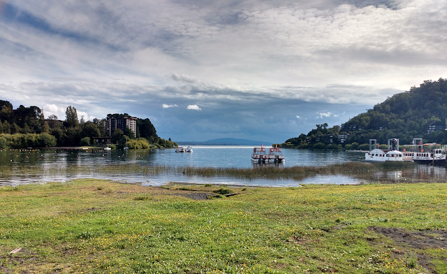 Lago Villlarrica desde Pucón, Araucanía, Chile