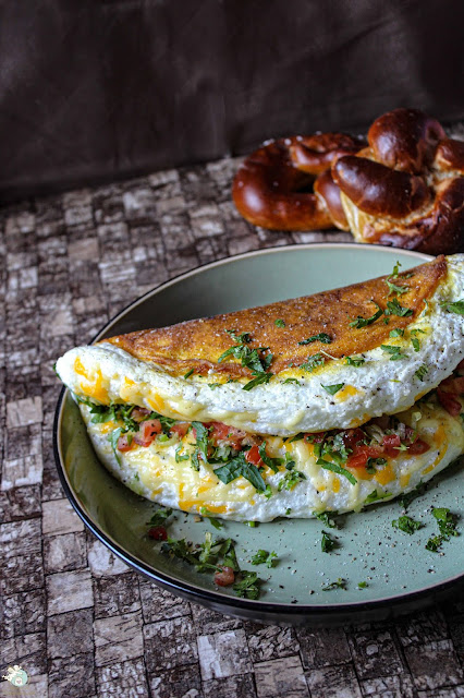 Wolken-Omelette mit geschmolzenem Käse