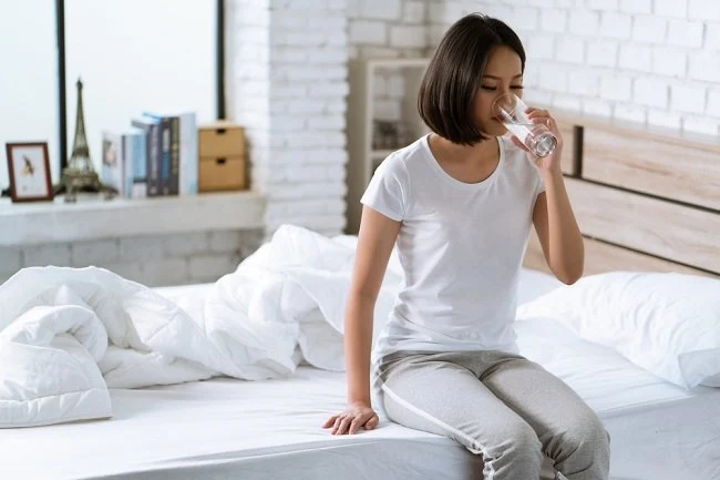 7 Manfaat Mengkonsumsi Air Putih Setelah Bangun Tidur