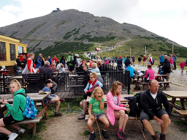 chata Dom Śląski, Sněžka, milion lidí, jako na Václaváku, Krkonoše, příroda