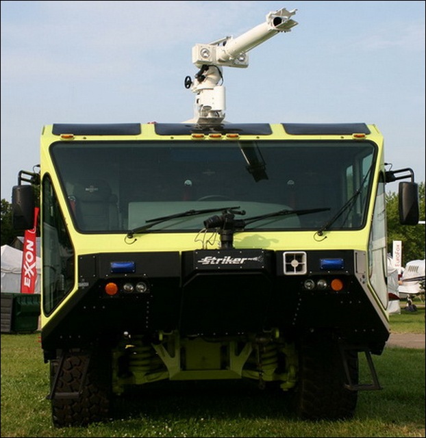 Oshkosh Striker 4500 03