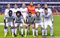 REAL MADRID C. F. - Madrid, España - Temporada 2012-13 - Carvalho, Kaká, Pepe, Diego López, Arbeloa e Higuaín; Essien, Marcelo, Di María, Modric y Callejón - DEPORTIVO DE LA CORUÑA 1 (Riki), REAL MADRID 2 (Kaká e Higuain) - 23/02/2013 - Liga de 1ª División, jornada 25 - La Coruña, estadio de Riazor