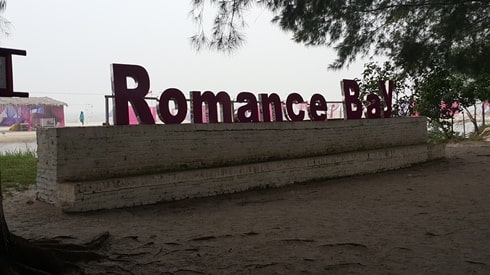 pantai romance bay