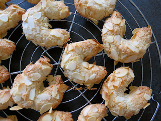 CROISSANTS AUX AMANDES