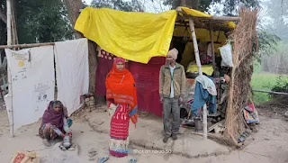 जौनपुर: पीएम आवास योजना का सपना अधूरा,तिरपाल में रात गुजारती चंपा   | #NayaSaveraNetwork