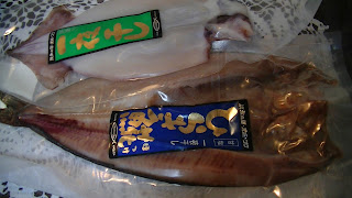 北海道増田水産のホッケの開きの干物とイカの一夜干し　写真