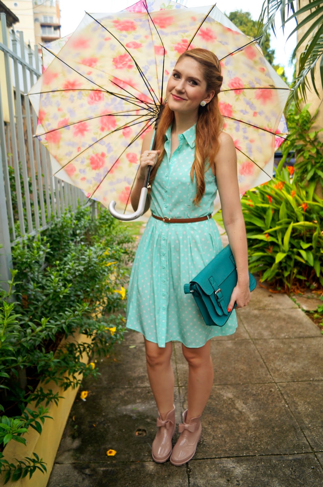 Cute outfit for a Rainy day! Click through for more outfit ideas.