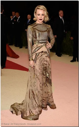 Rachel McAdams en Valentino.jpg