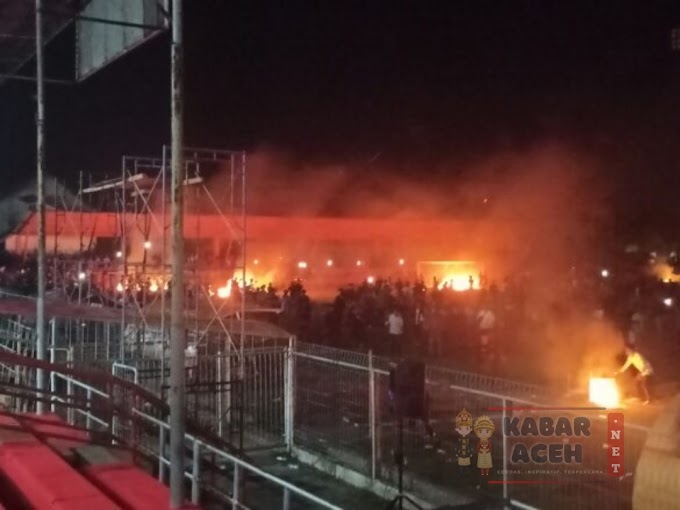 Supporter Persiraja Bakar Stadion H Dhimurtala Akibat Dampak Batalnya Pertandingan Melawan PSMS Medan