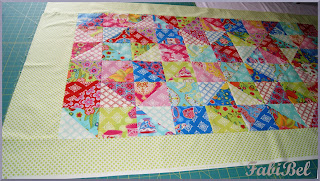 cadeau bébé fille patchwork quilt dessus lit