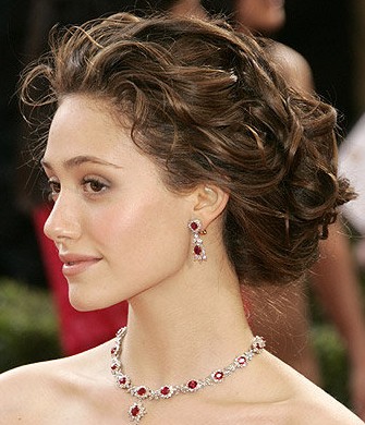 prom hairstyles 2011 curly updos. prom hairstyles updos curly.