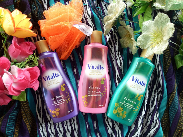 Vitalis Perfumed Moisturizing Body Wash menyediakan 3 pilihan varian White Glow, Fresh Dazzle dan Soft Beauty