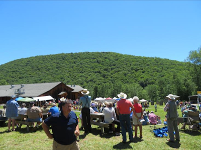 View of the crowd at Bark Peelers' Festival 2018