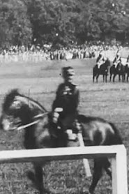 Revue à Longchamp: défilé de la Garde Républicaine et des pompiers (1896)