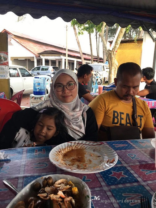 Pak Tam Shell out di Pantai Bagan Lalang