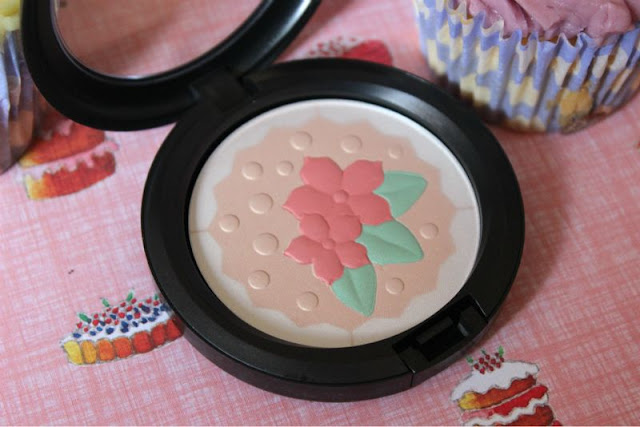 MAC In for a Treat Pearlmatte Face Powder