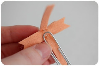 Widyaa Membuat Paper Clip dari  Flanel 