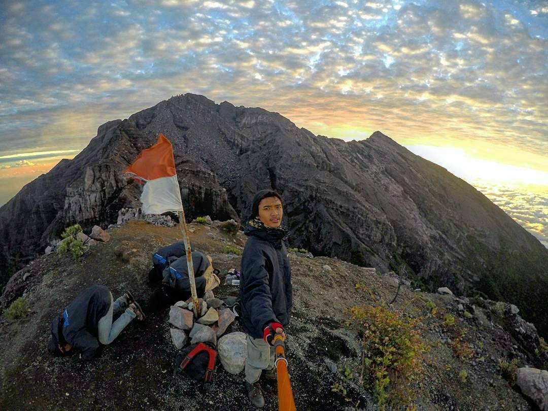 Puncak Bendera Gunung Raung yang Memesona - VIApendaki