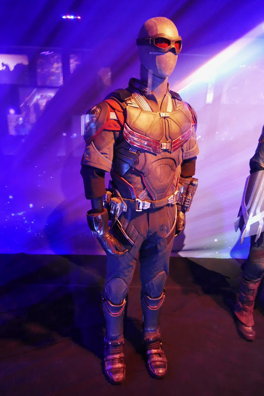 Anthony Mackie Avengers Infinity War Falcon movie costume