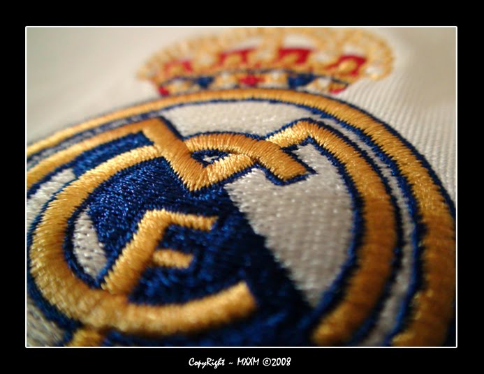 real madrid logo wallpaper 2011. real madrid logo wallpaper