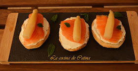 https://catinabarbero.blogspot.com/2019/07/tostas-de-salmon-esparragos-y-queso-de.html