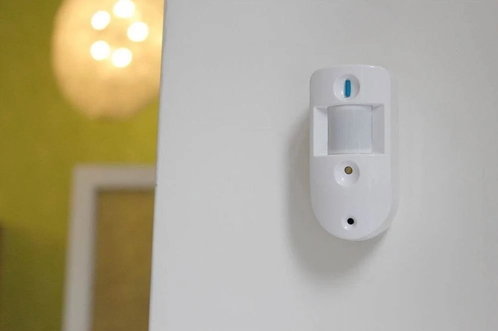 Instalaciones eléctricas residenciales - Sensor de movimiento en pared