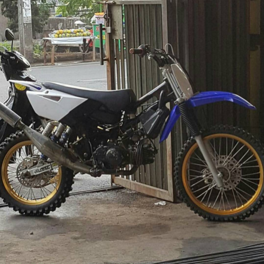  tak yang satu ini merupakan motor pilihan cocok buat di modif trail tidak hanya modif tra Model F1zr Modif Trail Dan Spesipikasi Korekan Mesin Harian