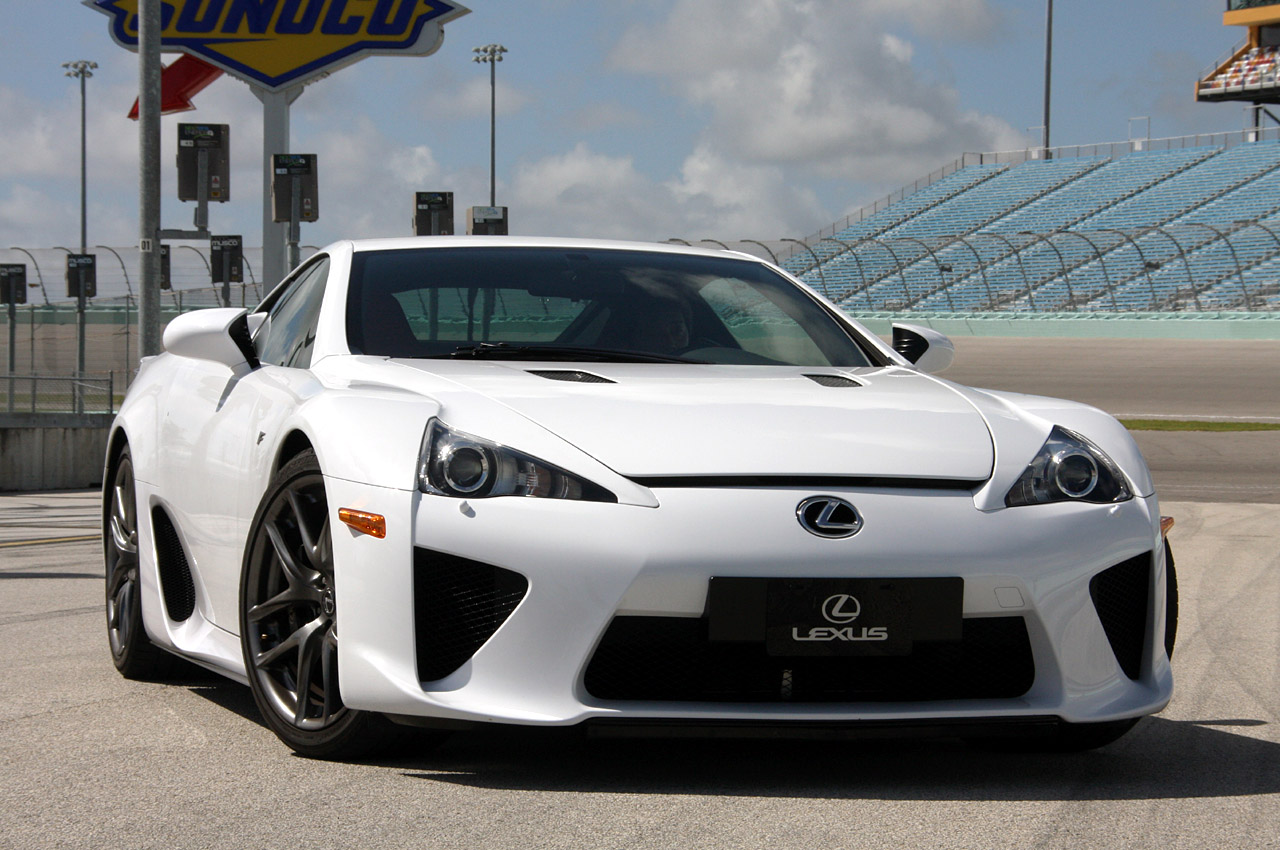 AUTO WORLD: LexusLFA