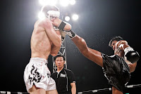 buakaw kicked his opponent face