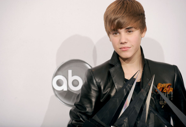 justin bieber new haircut december 2010. watch videos new bieberphoto