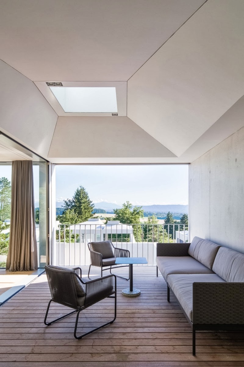 Modern and luxurious 4 Courtyard Houses by Think Architecture 