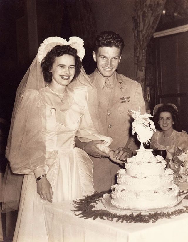 Who Doesn t Love Old Wedding  Snaps Here Are 20 Lovely 