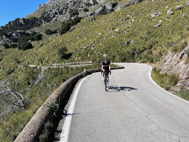 Meg på sykkel opp Sa Colabra Mallorca