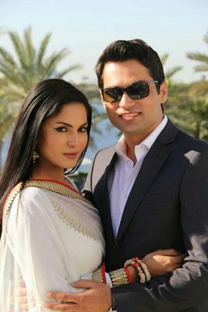 http://www.funmag.org/bollywood-mag/veena-malik-and-asad-bashir-wedding-nikkah-photos/