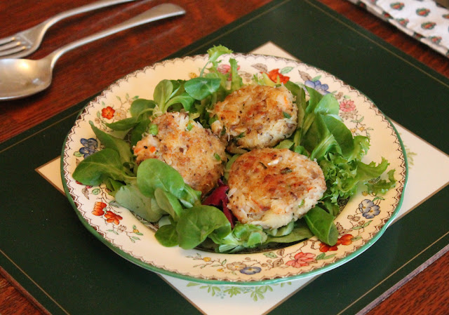 Food Lust People Love: Heavy on the crabmeat with a few toasted fresh bread crumbs and an egg to hold them together, these mini party crab cakes are seasoned lightly with just green onion, salt and pepper, so the crab shines through.