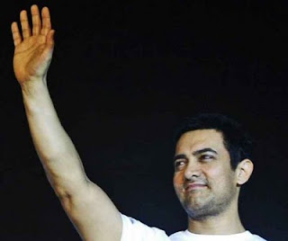 Aamir Khan waving