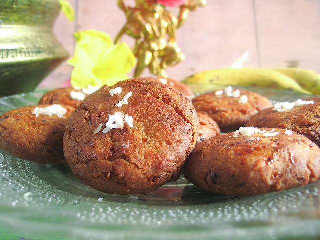 applau made with bananas and wheat flour