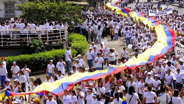 #MeMuevoPorLaPaz #9A  Colombianos marchamos por la paz hoy jueves