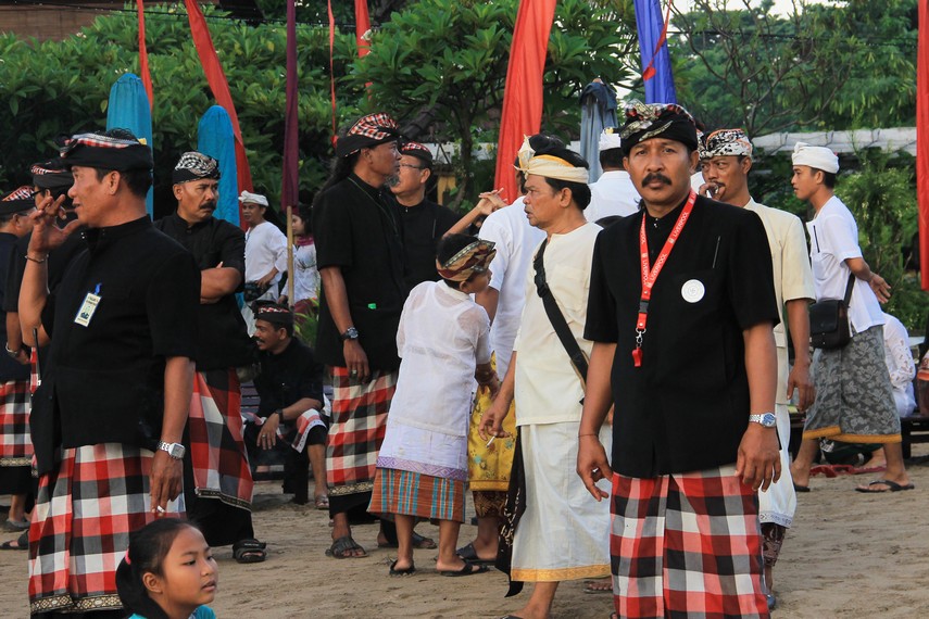 Misteri Kain Motif Kotak-Kotak  Paranormal Indonesia Info 